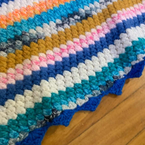 Vintage hand made crochet king size bed cover - Picture 11 of 11